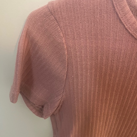 Pink Ribbed Crop Top - Picture 3 of 4